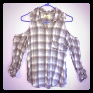 Cold shoulder. Size S. Hollister top